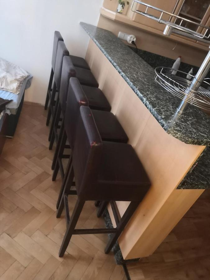 Palace View: Luxury Shared Apartment with VR Experience Prague Exterior photo
