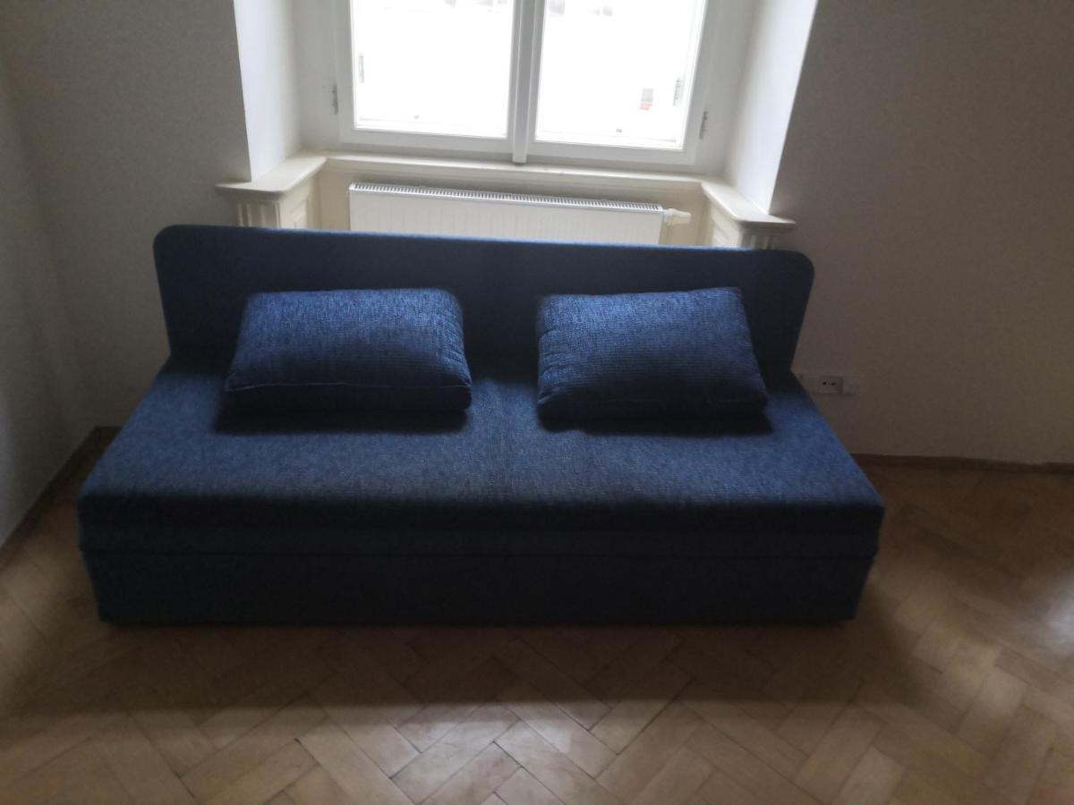 Palace View: Luxury Shared Apartment with VR Experience Prague Exterior photo