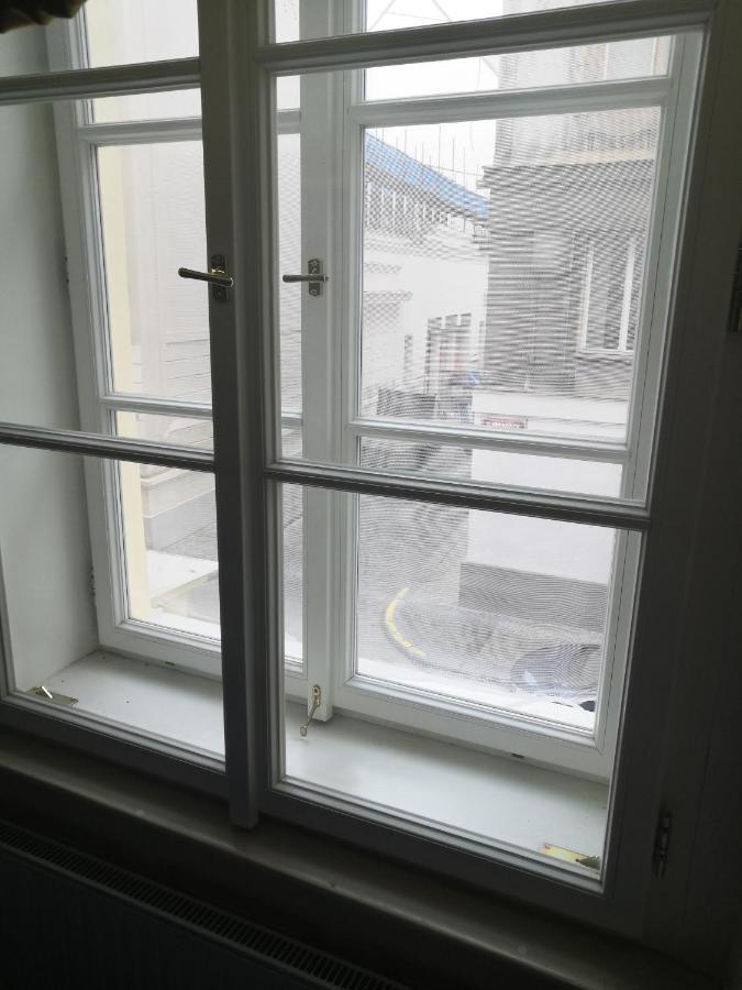 Palace View: Luxury Shared Apartment with VR Experience Prague Exterior photo