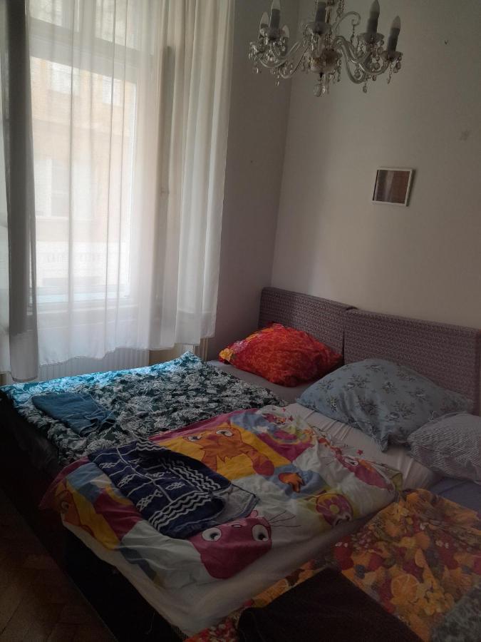 Palace View: Luxury Shared Apartment with VR Experience Prague Exterior photo