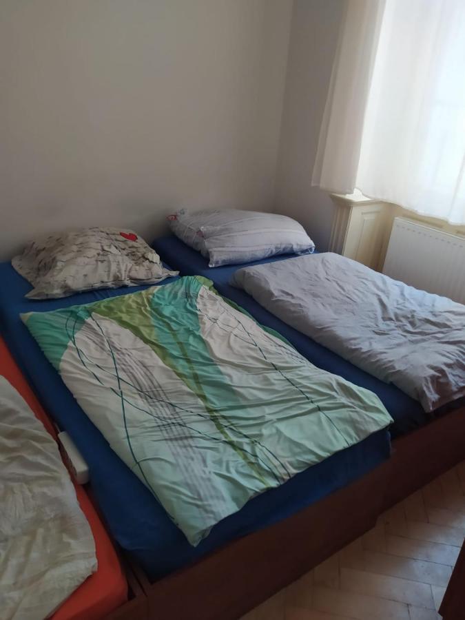 Palace View: Luxury Shared Apartment with VR Experience Prague Exterior photo